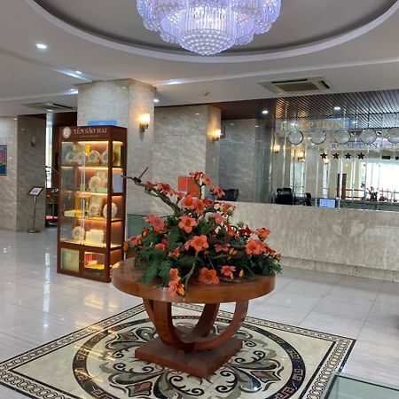 NguyẽN QuyèN Hotel Hanoï Extérieur photo