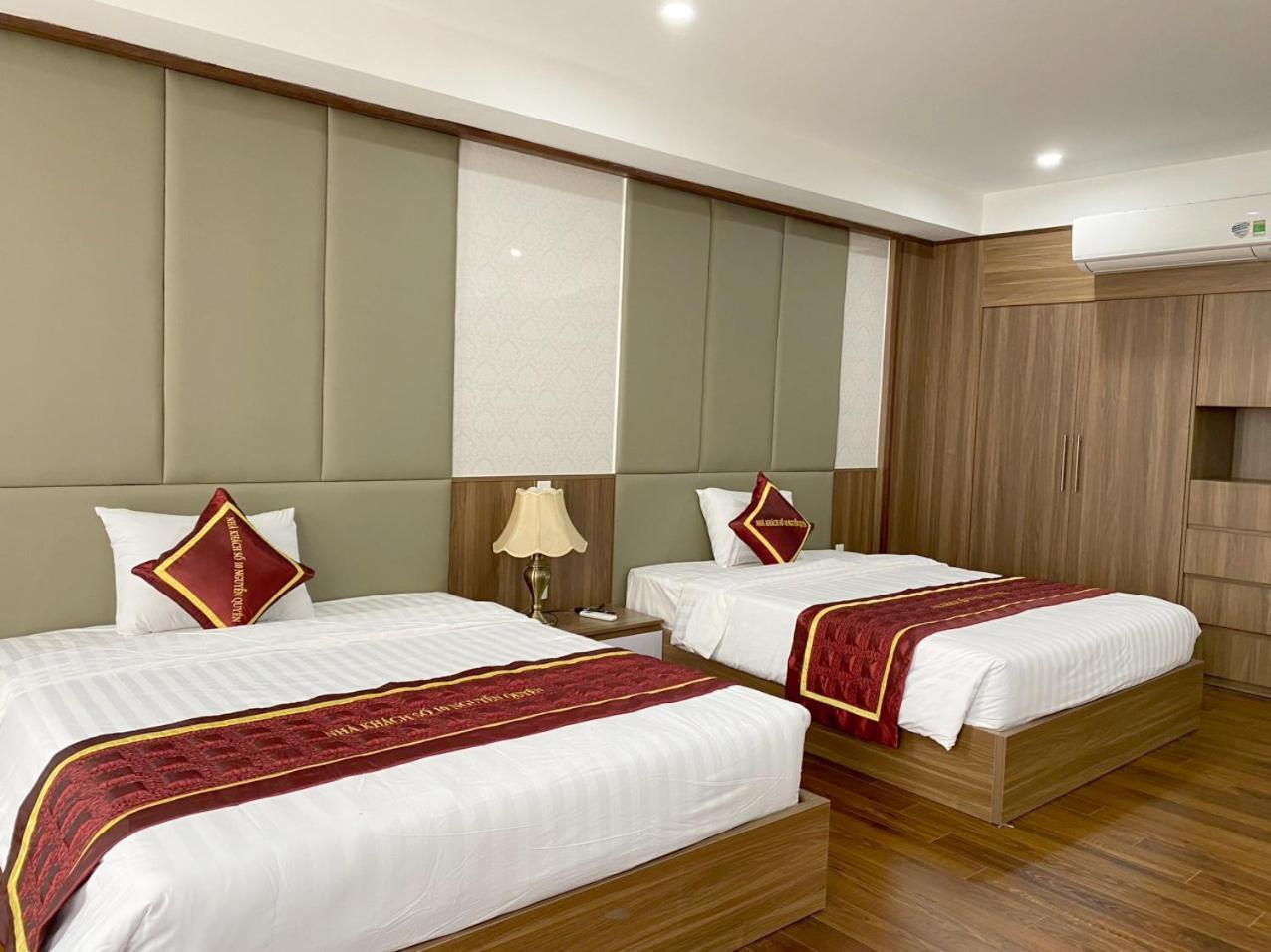 NguyẽN QuyèN Hotel Hanoï Extérieur photo