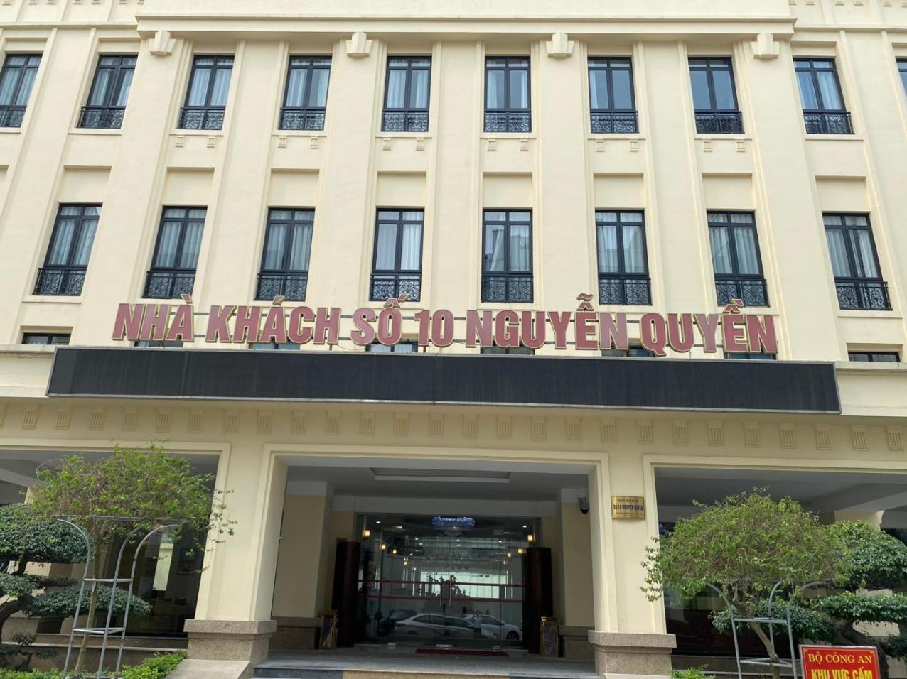 NguyẽN QuyèN Hotel Hanoï Extérieur photo