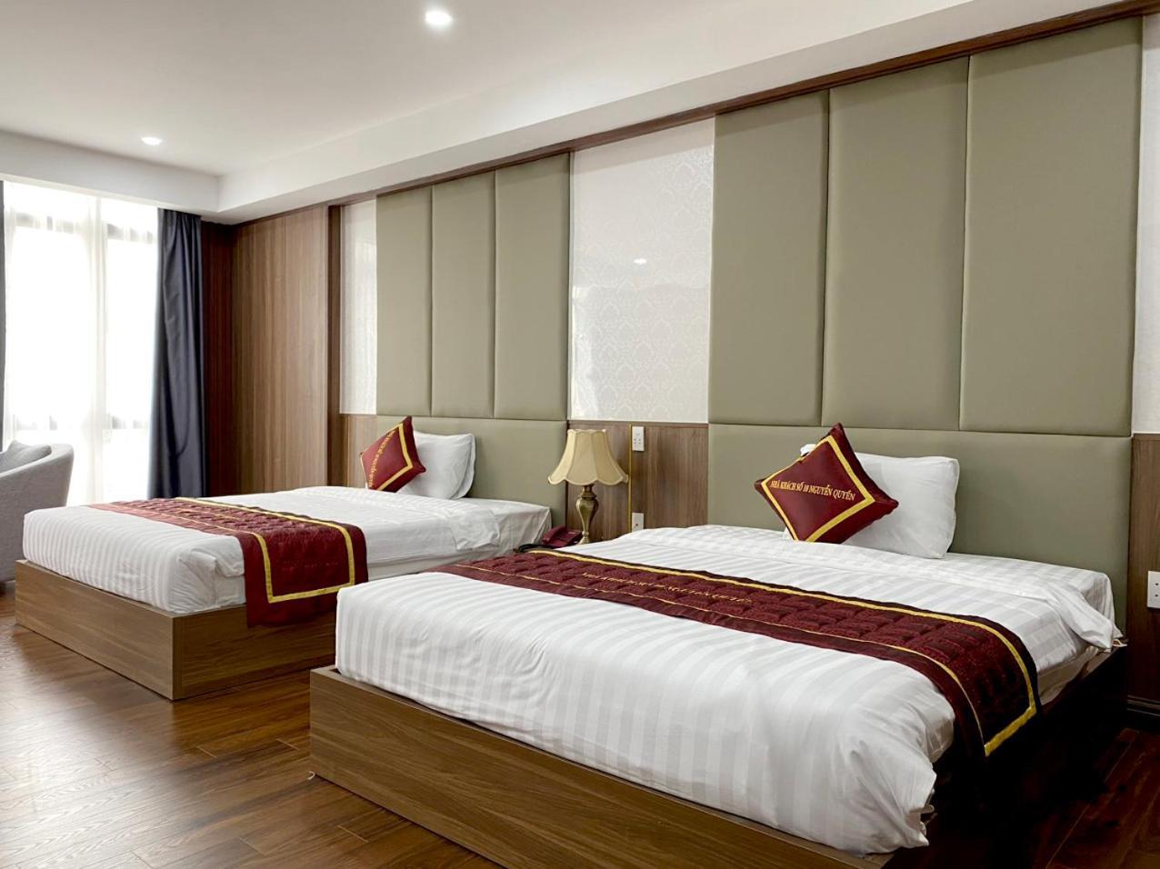 NguyẽN QuyèN Hotel Hanoï Extérieur photo