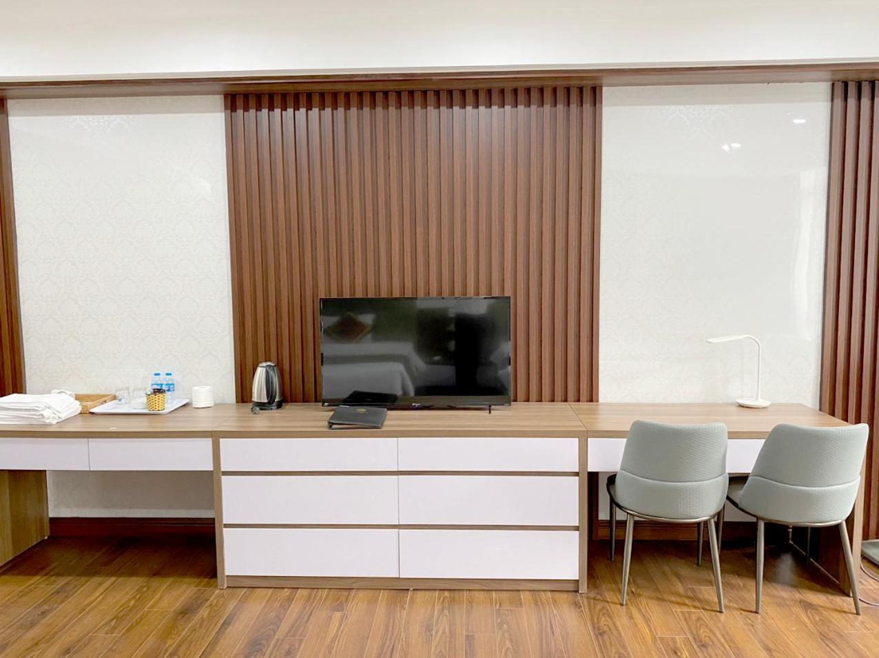 NguyẽN QuyèN Hotel Hanoï Extérieur photo