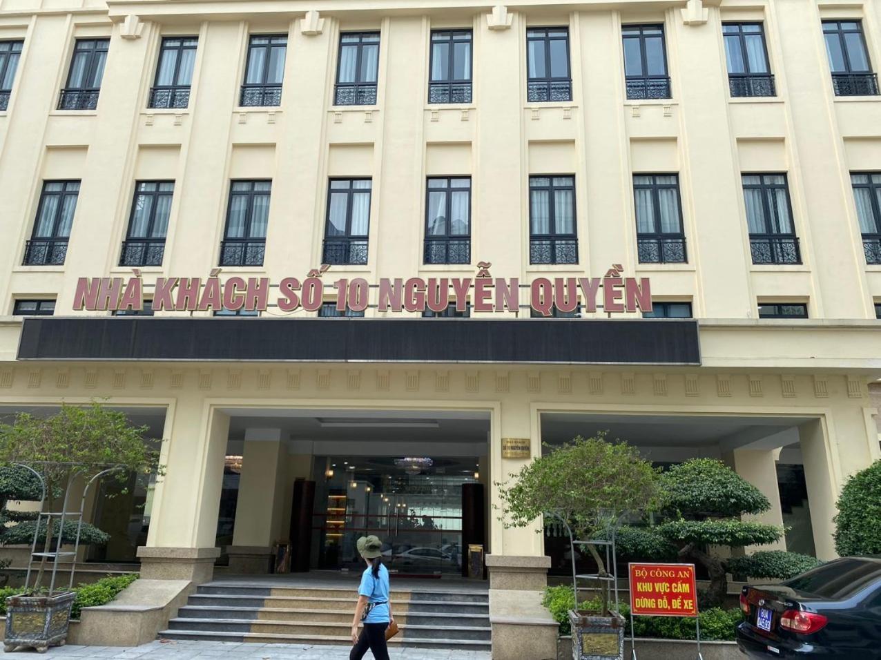 NguyẽN QuyèN Hotel Hanoï Extérieur photo