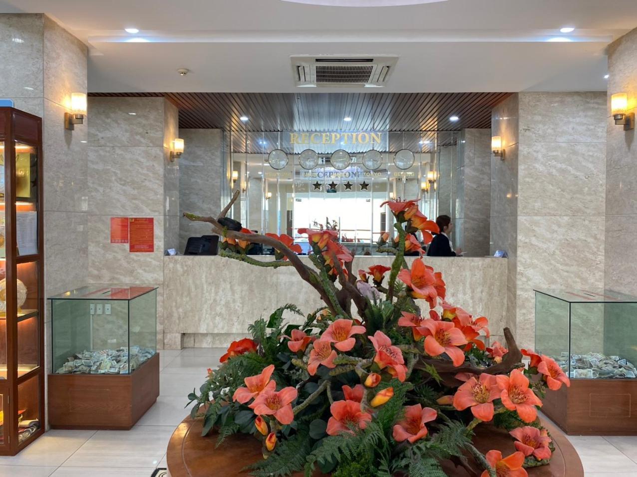 NguyẽN QuyèN Hotel Hanoï Extérieur photo
