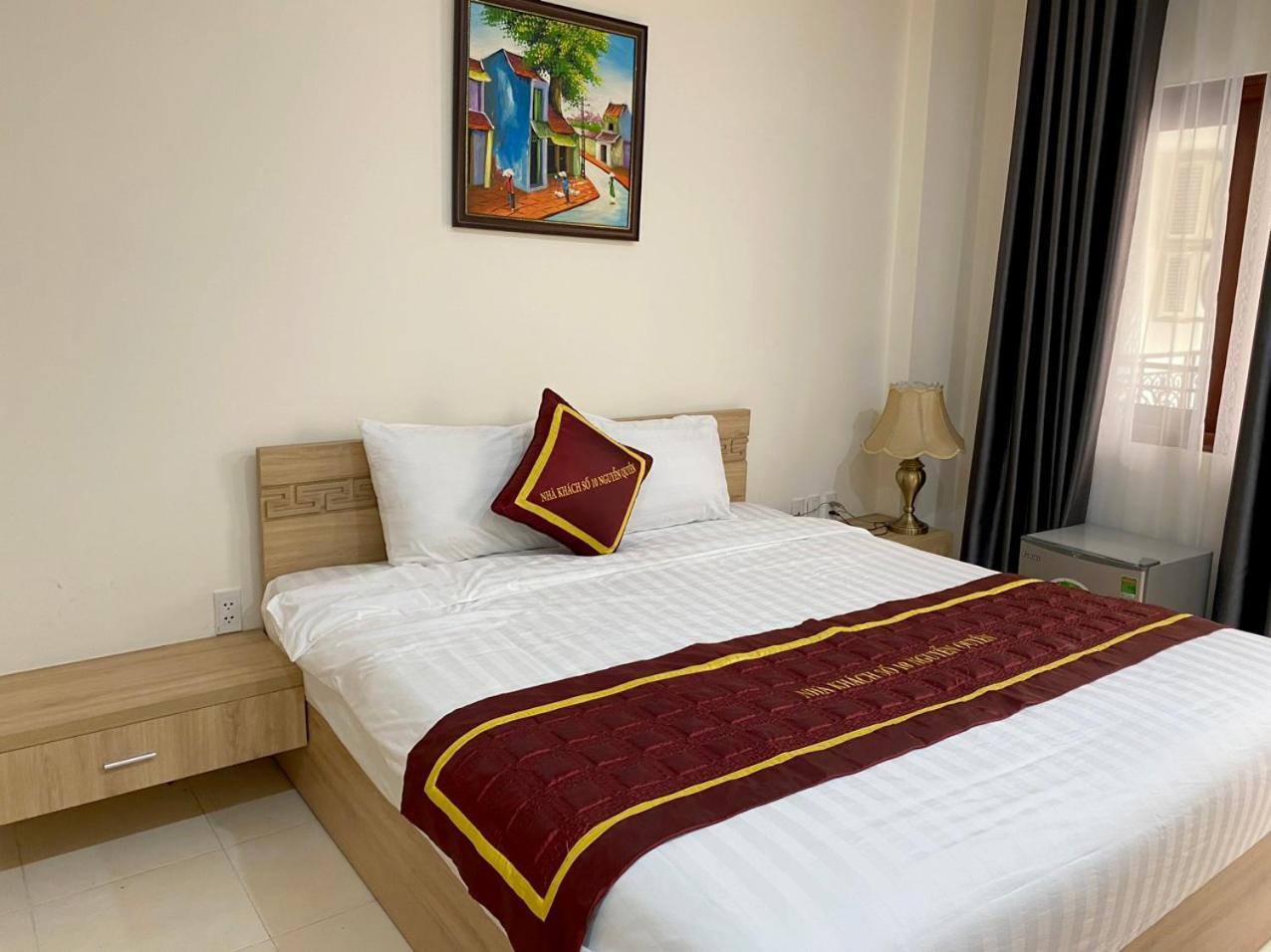 NguyẽN QuyèN Hotel Hanoï Extérieur photo