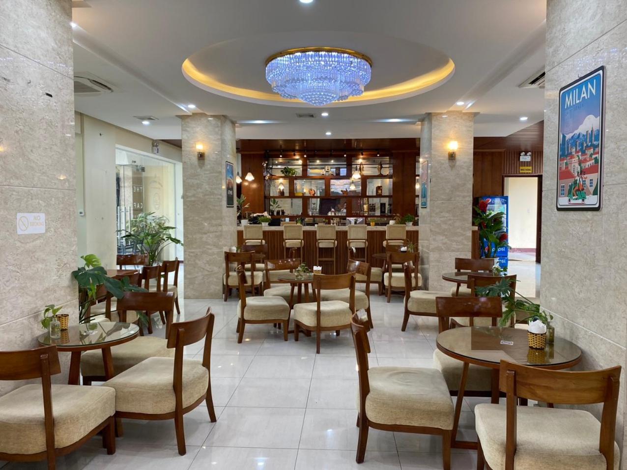 NguyẽN QuyèN Hotel Hanoï Extérieur photo