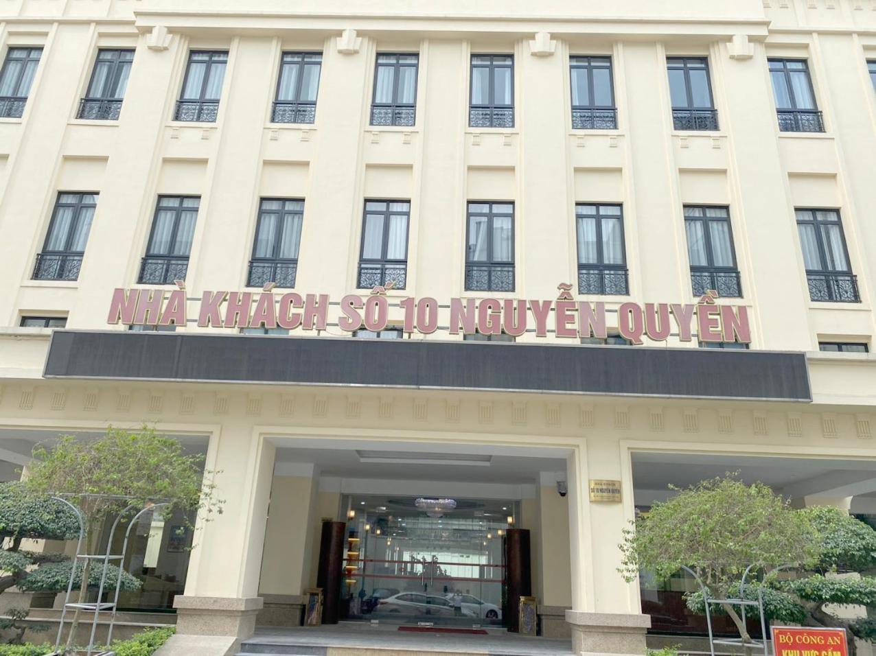 NguyẽN QuyèN Hotel Hanoï Extérieur photo