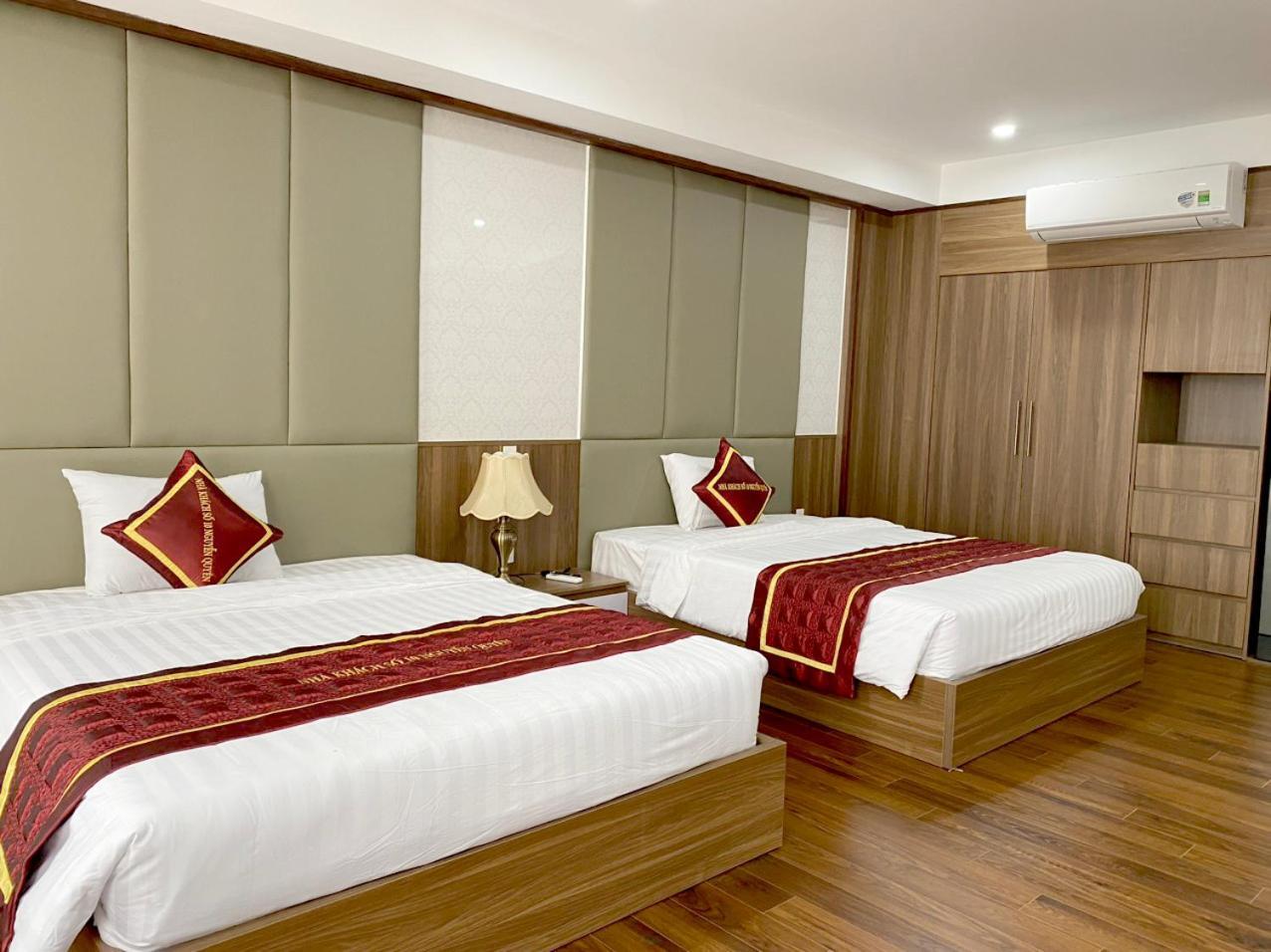 NguyẽN QuyèN Hotel Hanoï Extérieur photo