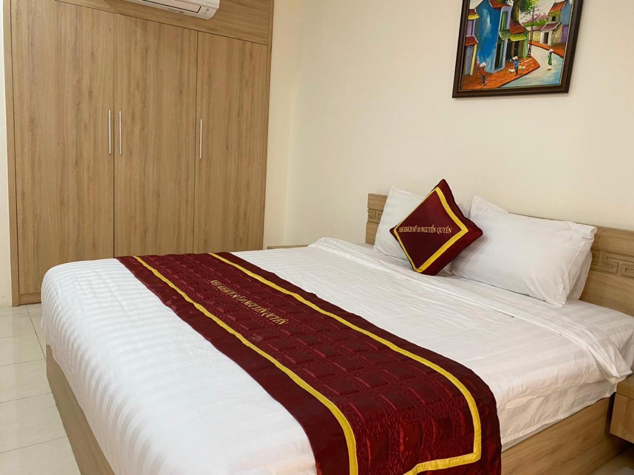 NguyẽN QuyèN Hotel Hanoï Extérieur photo