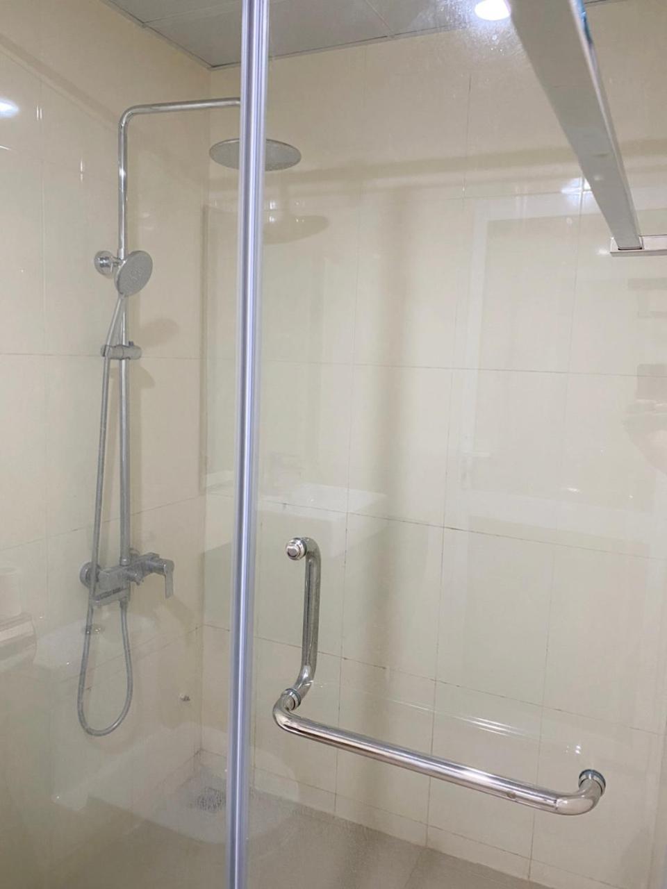 NguyẽN QuyèN Hotel Hanoï Extérieur photo