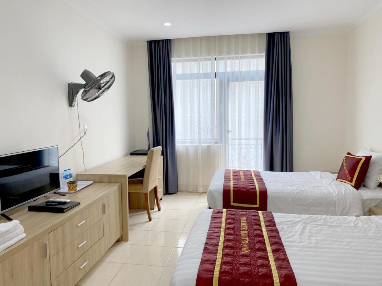 NguyẽN QuyèN Hotel Hanoï Extérieur photo