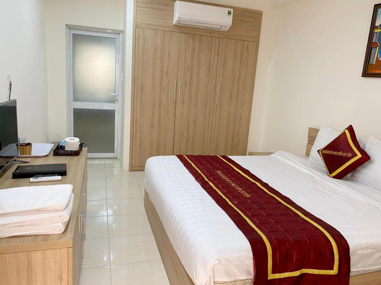 NguyẽN QuyèN Hotel Hanoï Extérieur photo