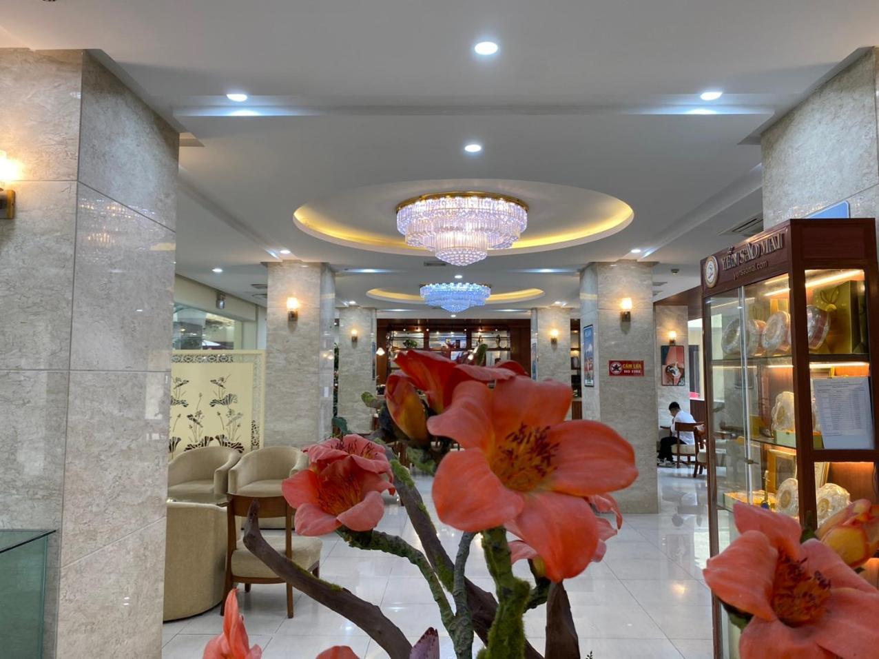 NguyẽN QuyèN Hotel Hanoï Extérieur photo