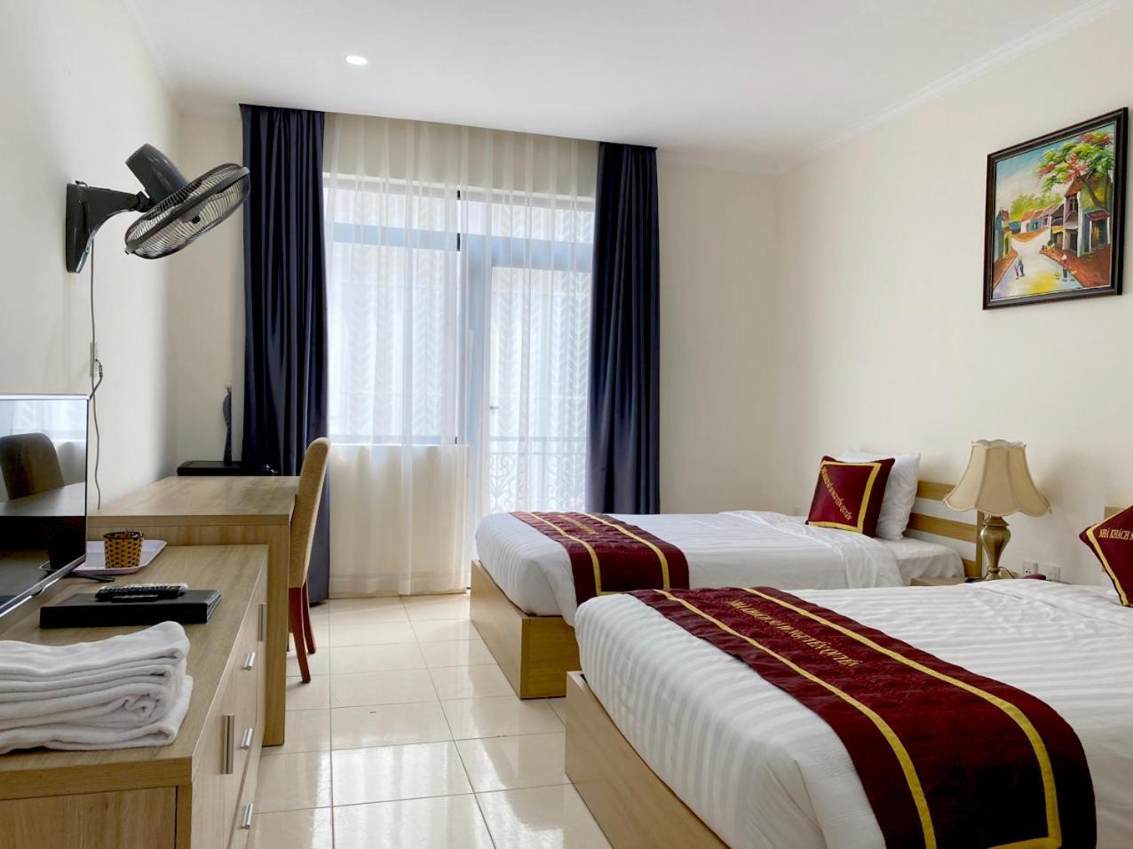 NguyẽN QuyèN Hotel Hanoï Extérieur photo