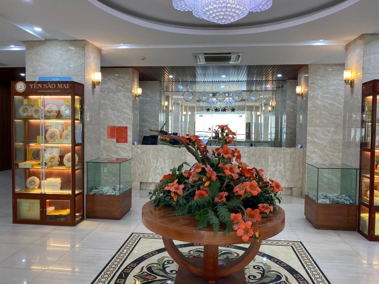 NguyẽN QuyèN Hotel Hanoï Extérieur photo