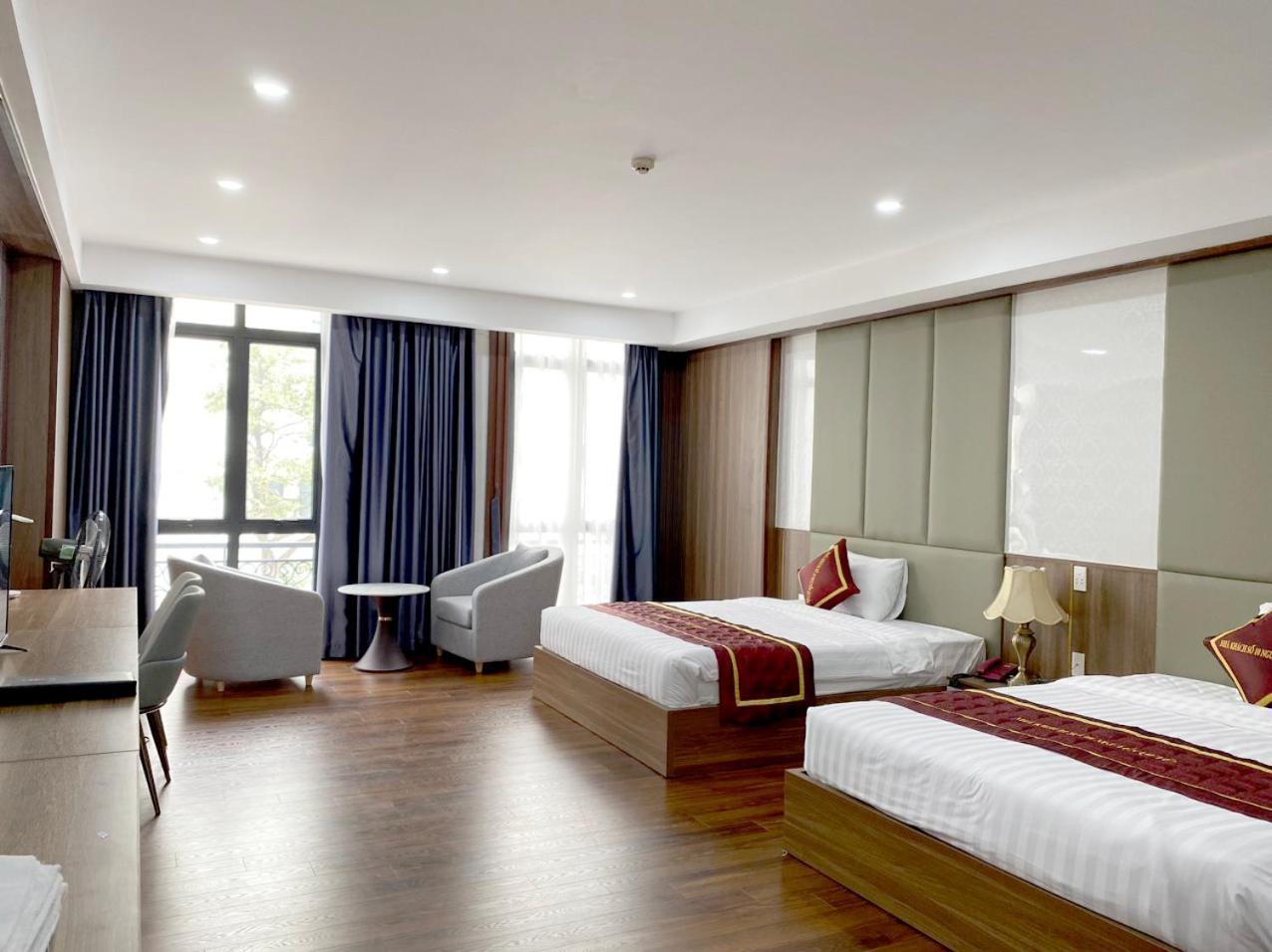 NguyẽN QuyèN Hotel Hanoï Extérieur photo