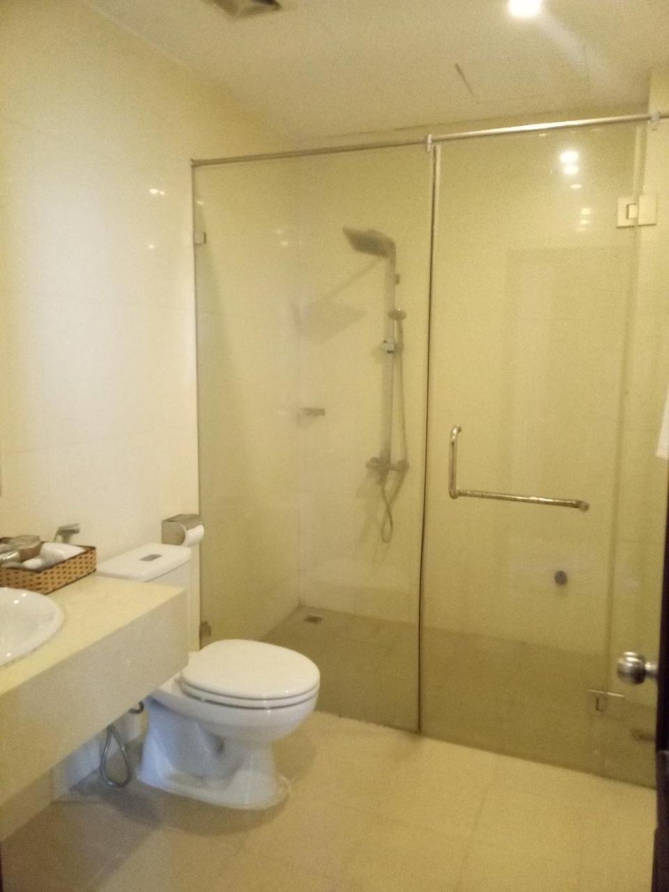 NguyẽN QuyèN Hotel Hanoï Extérieur photo