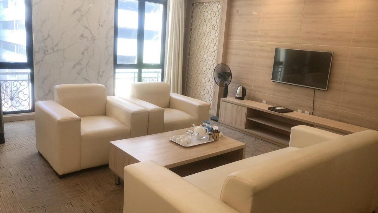 NguyẽN QuyèN Hotel Hanoï Extérieur photo